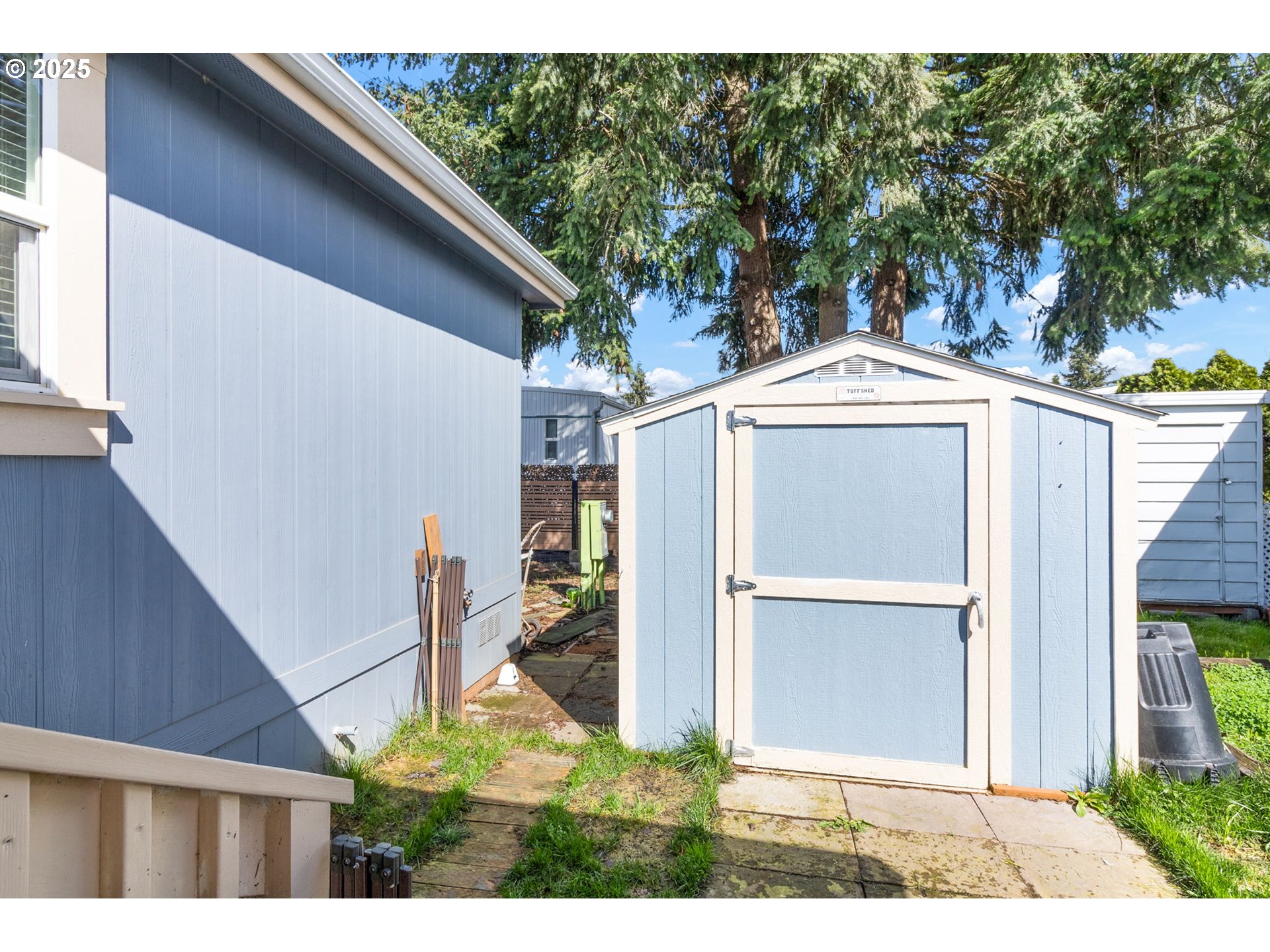 1400 Candlelight Drive, Unit 232 Eugene, OR 97402 - Photo 25 of 28 Shed