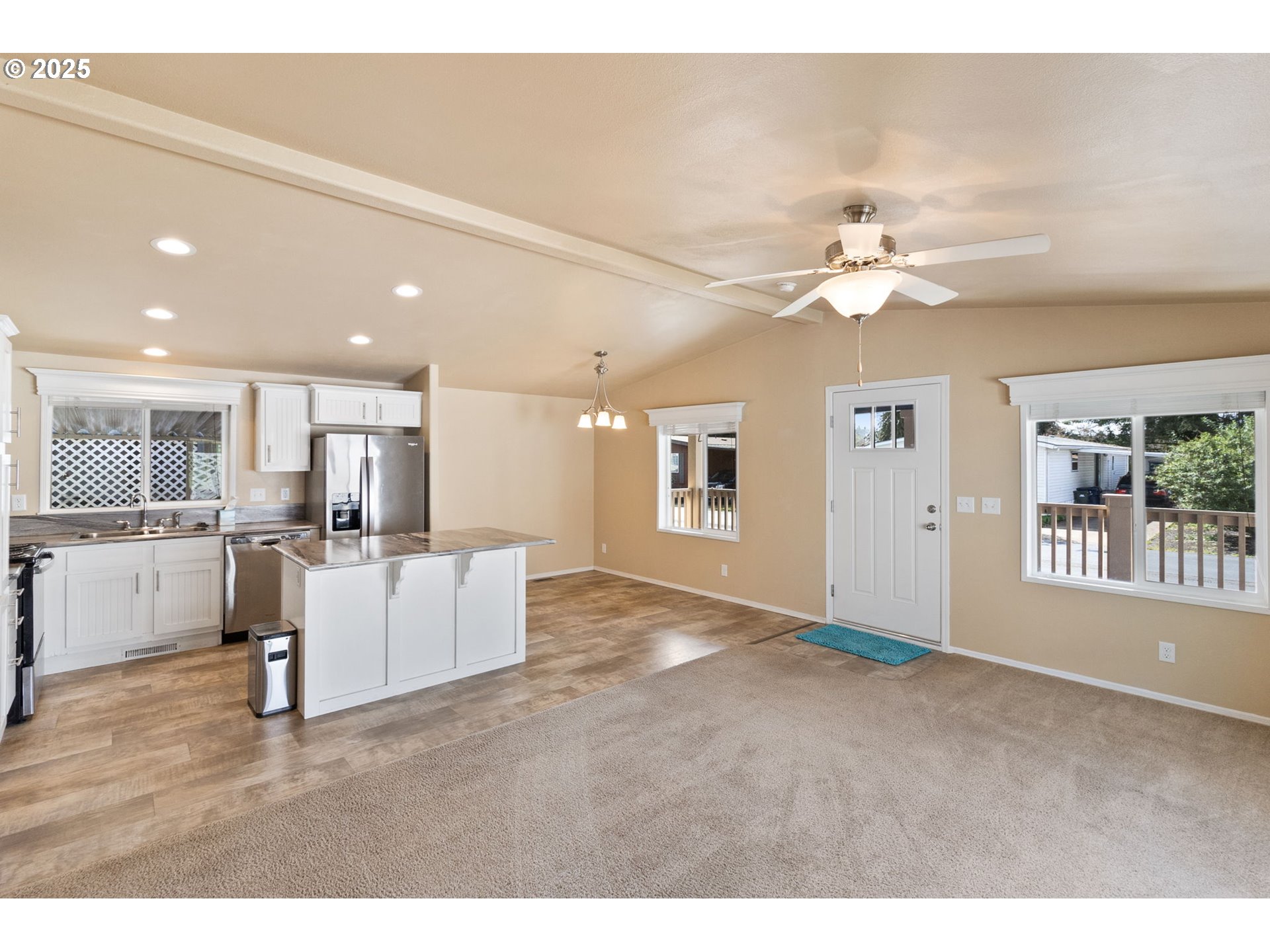 1400 Candlelight Drive, Unit 232 Eugene, OR 97402 - Photo 4 of 28 Living Room/Entrance