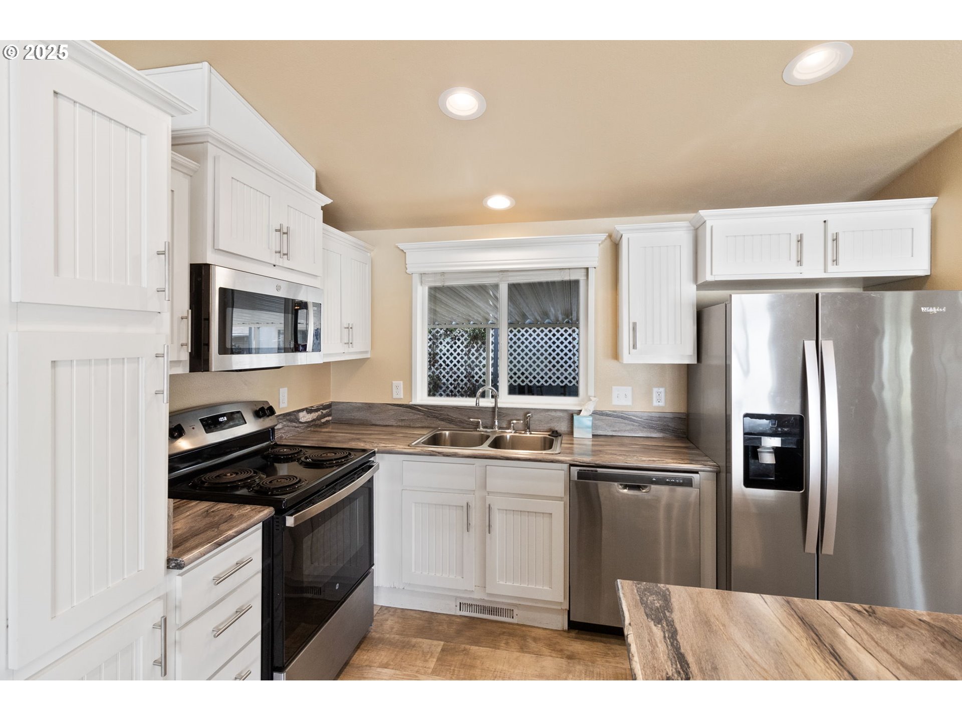 1400 Candlelight Drive, Unit 232 Eugene, OR 97402 - Photo 8 of 28 Kitchen