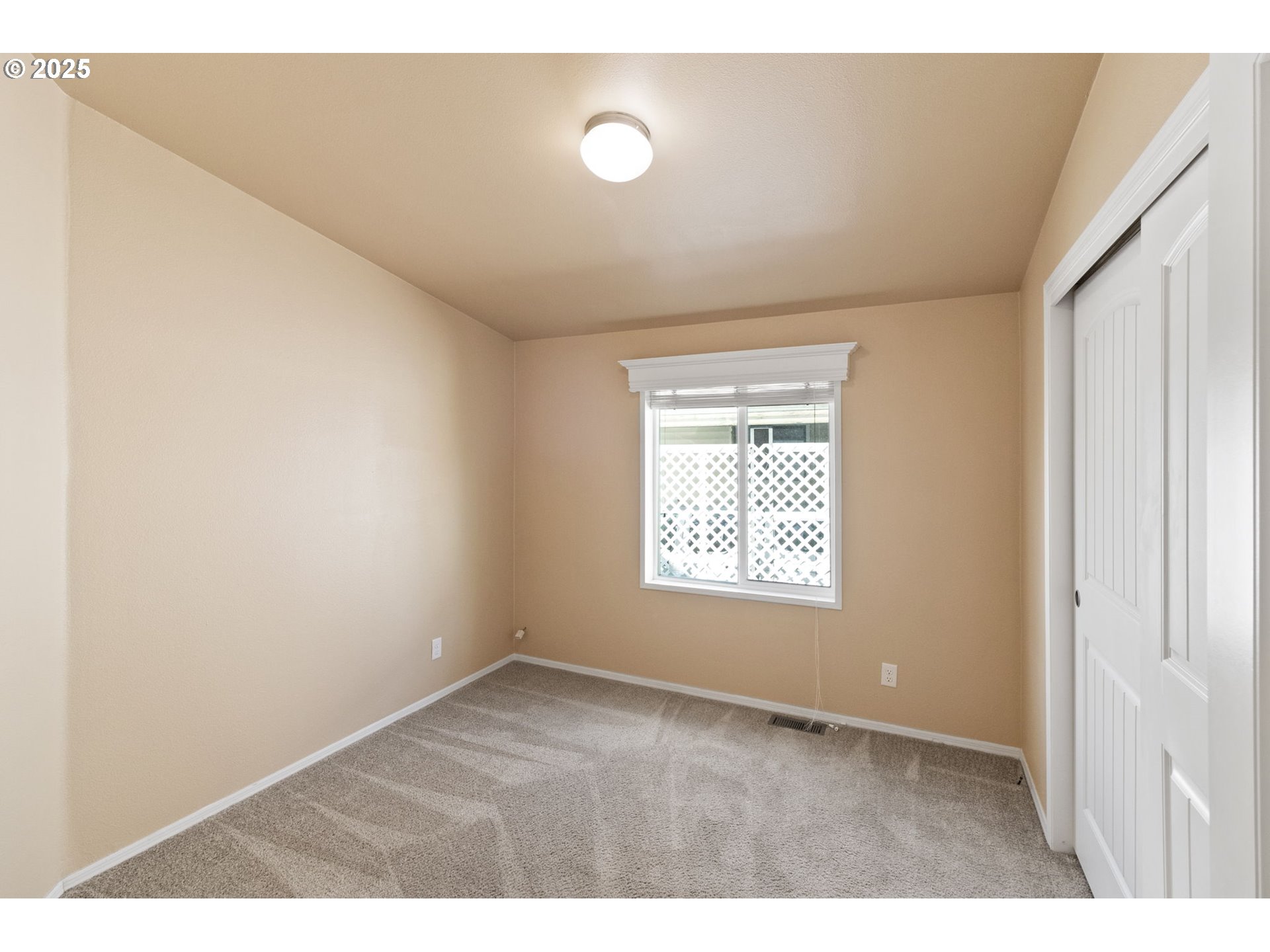 1400 Candlelight Drive, Unit 232 Eugene, OR 97402 - Photo 10 of 28 Bedroom