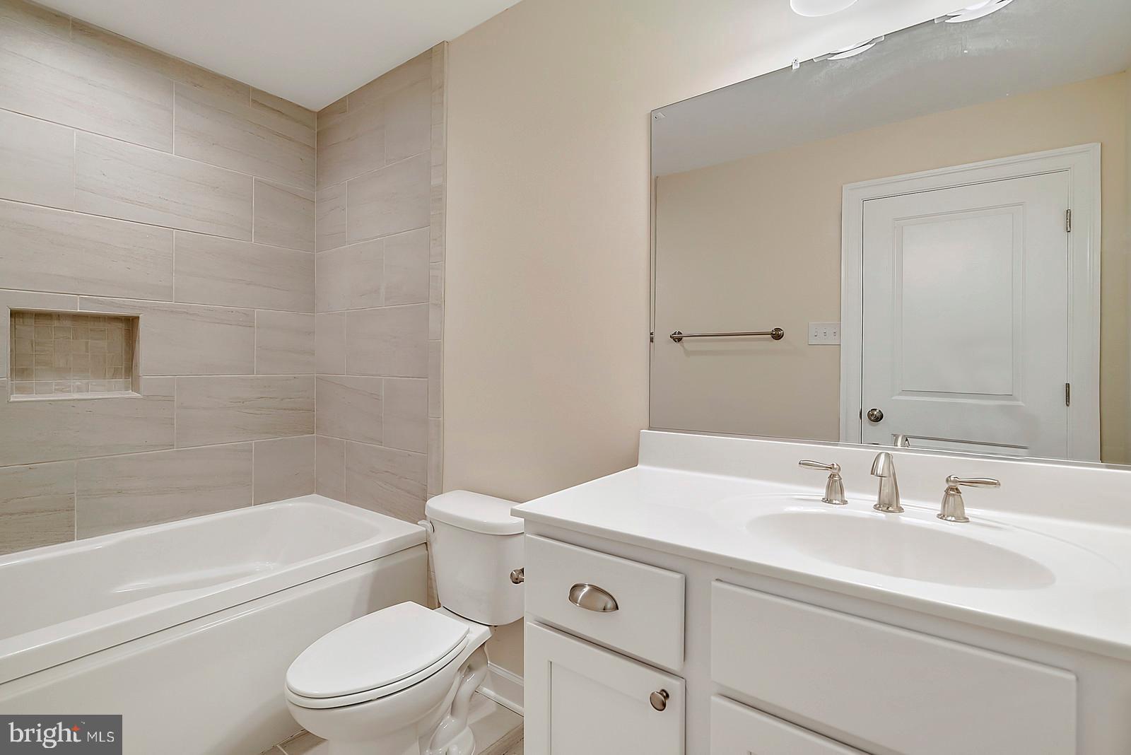 7699 Kennedy Road Nokesville, VA 20181 - Photo 17 of 40 Master bath
