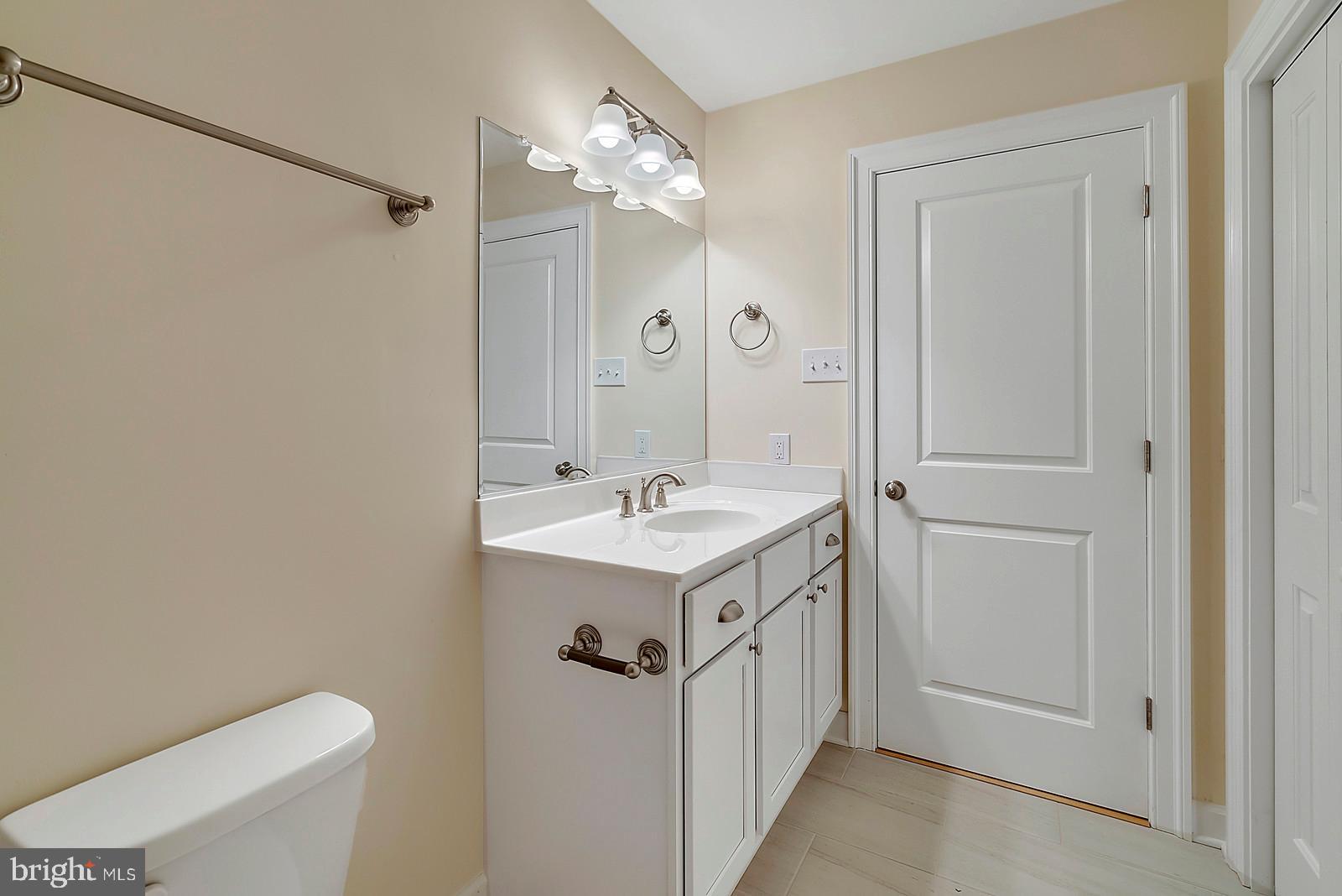 7699 Kennedy Road Nokesville, VA 20181 - Photo 20 of 40 Hall bathroom