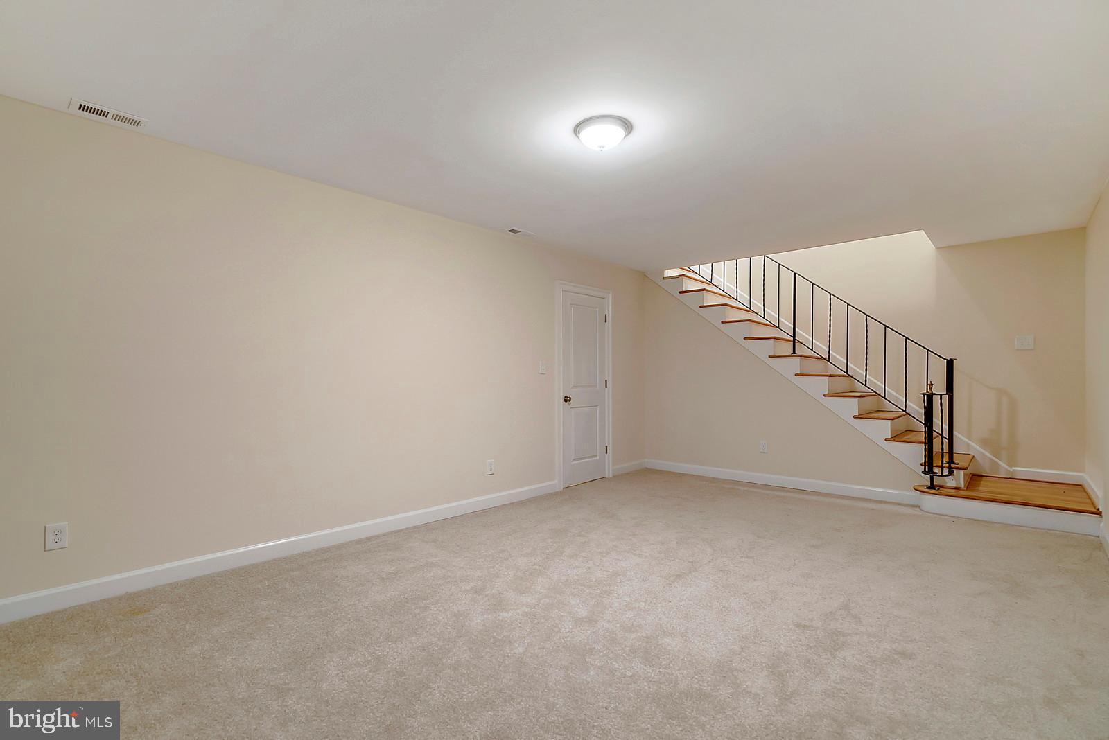 7699 Kennedy Road Nokesville, VA 20181 - Photo 23 of 40 Family Room