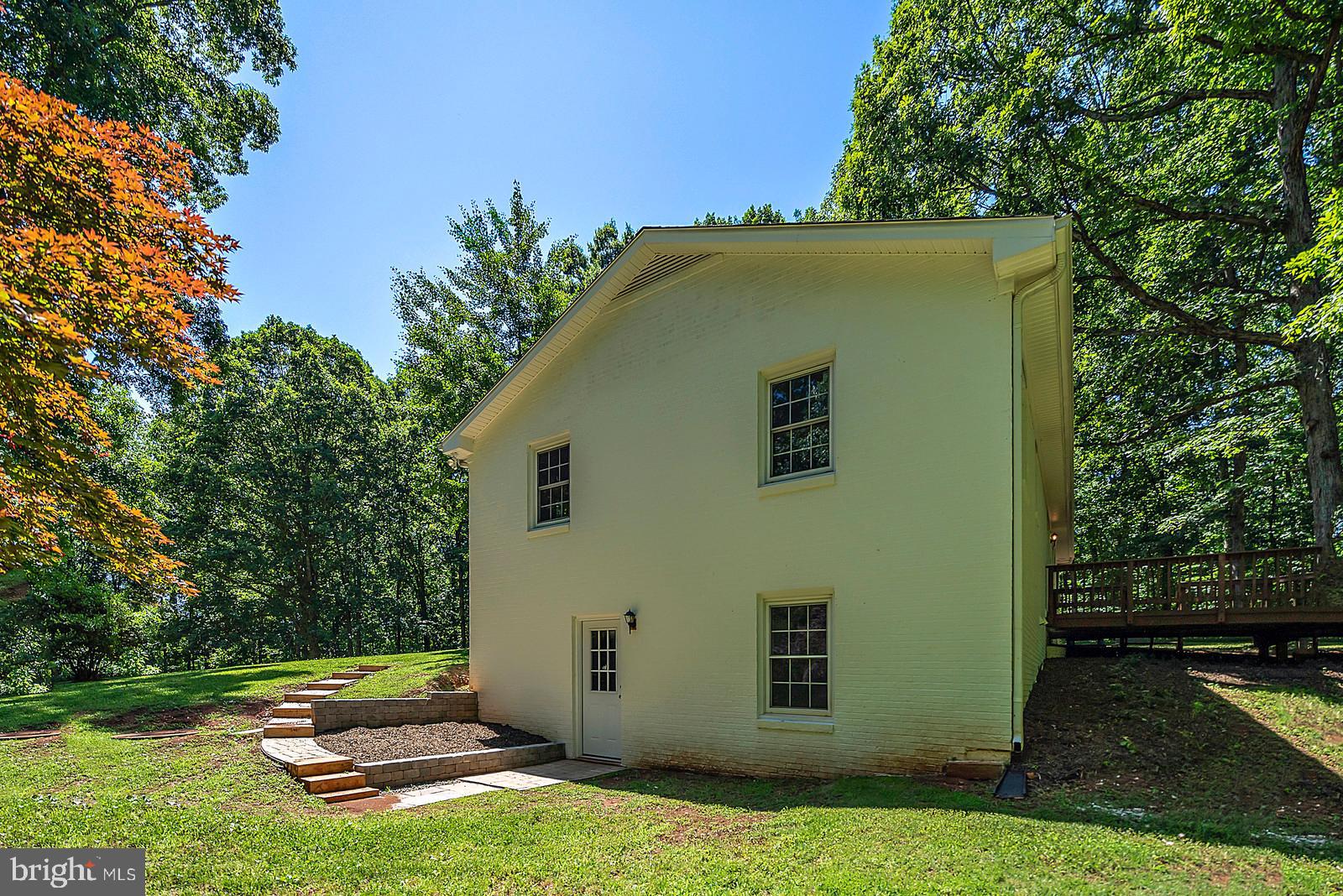 7699 Kennedy Road Nokesville, VA 20181 - Photo 36 of 40 Exterior- side entrance to basement apartment