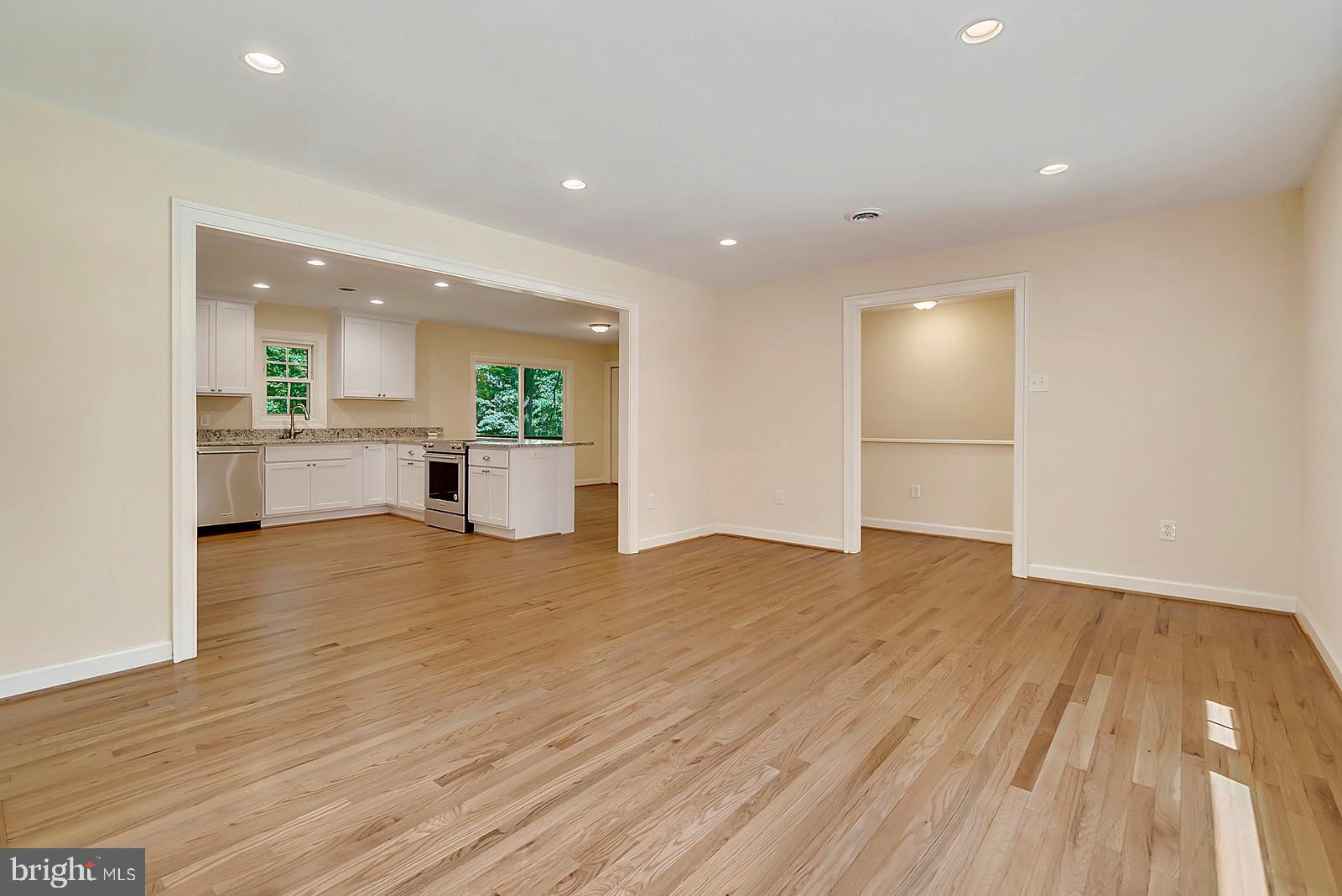 7699 Kennedy Road Nokesville, VA 20181 - Photo 5 of 40 Living Room opens to Kitchen
