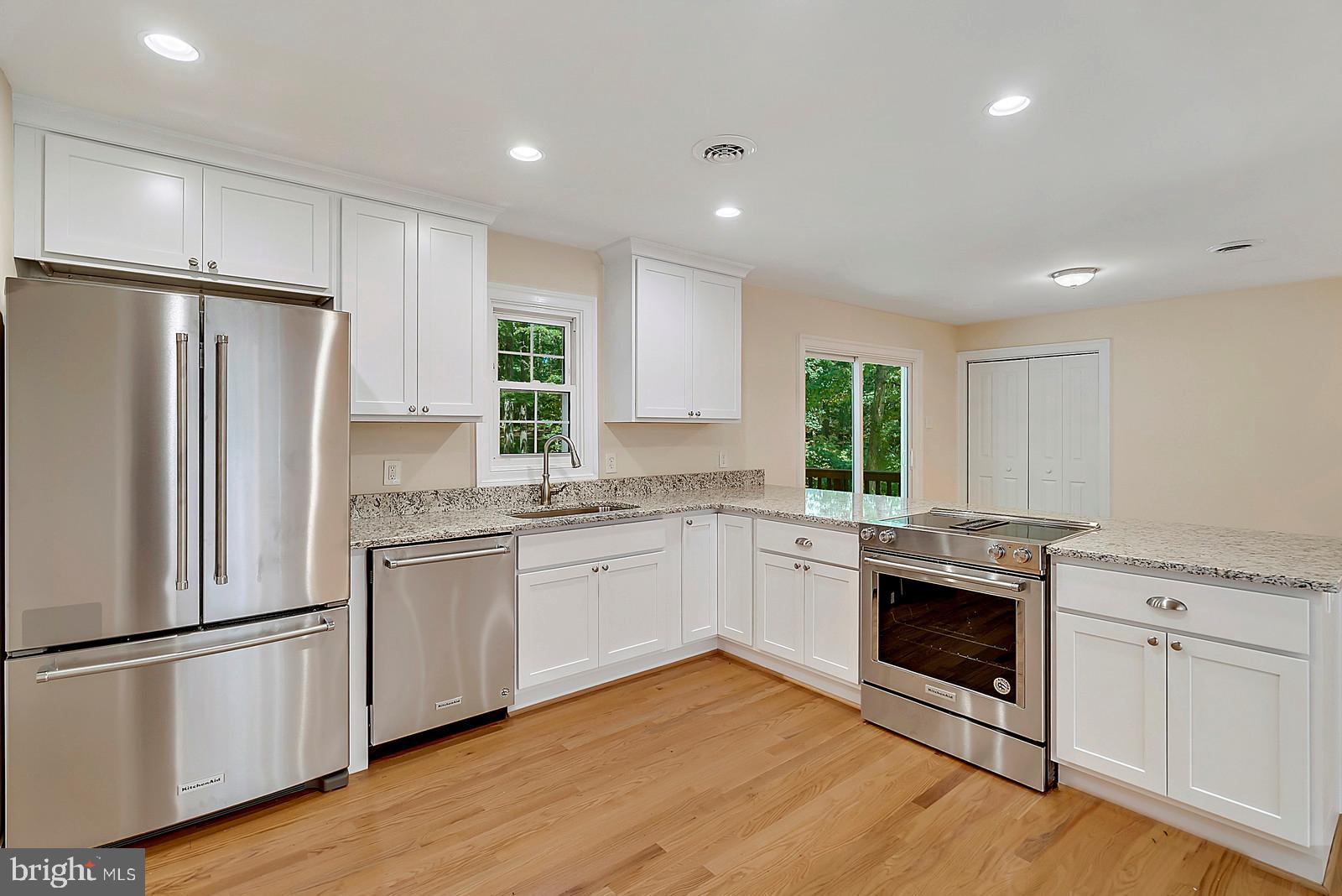 7699 Kennedy Road Nokesville, VA 20181 - Photo 7 of 40 Kitchen with peninsula bar open to dining area