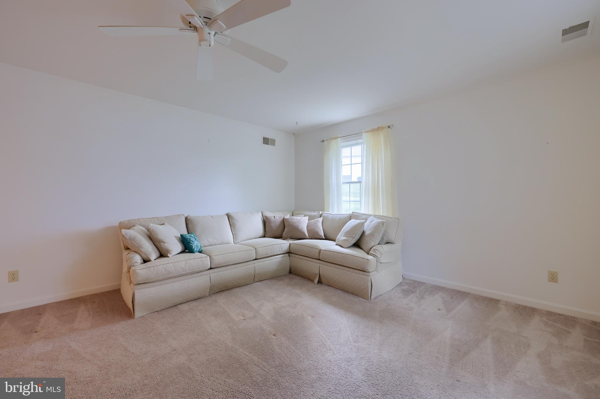3001 Lakefield Road York, PA 17402 - Photo 7 of 32 Gallery Image 7