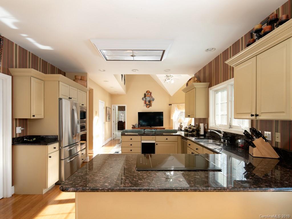 242 Laurel Ridge Drive Waynesville, NC 28786 - Photo 5 of 32 Gallery Image 5
