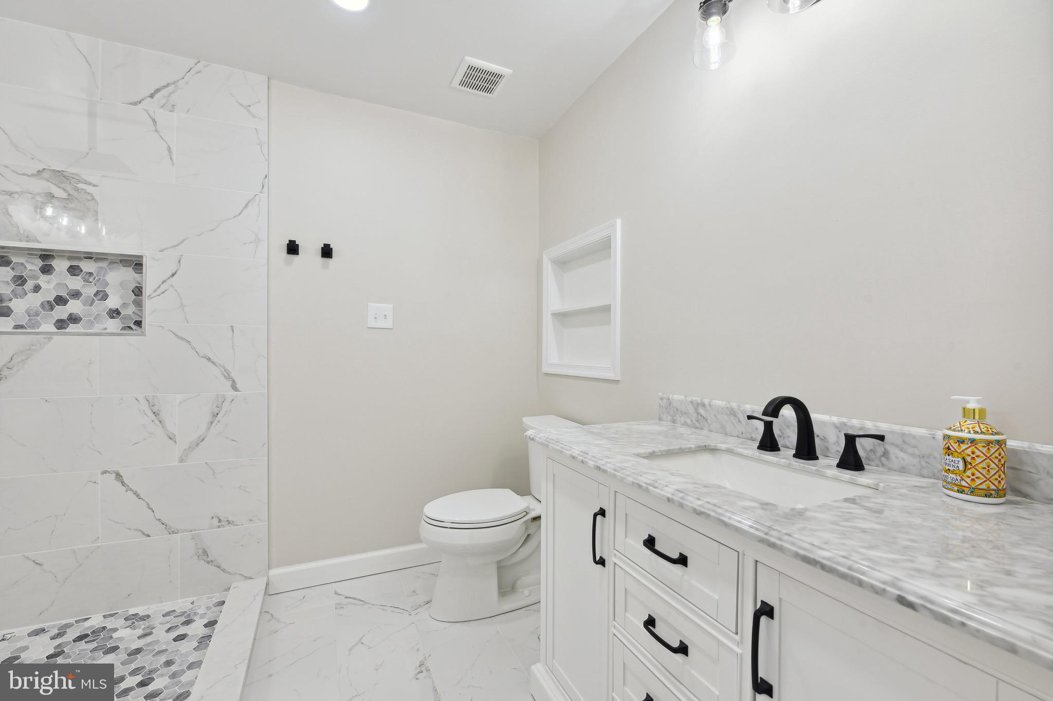 6645 McLean Drive McLean, VA 22101 - Photo 14 of 37 Primary Bathroom