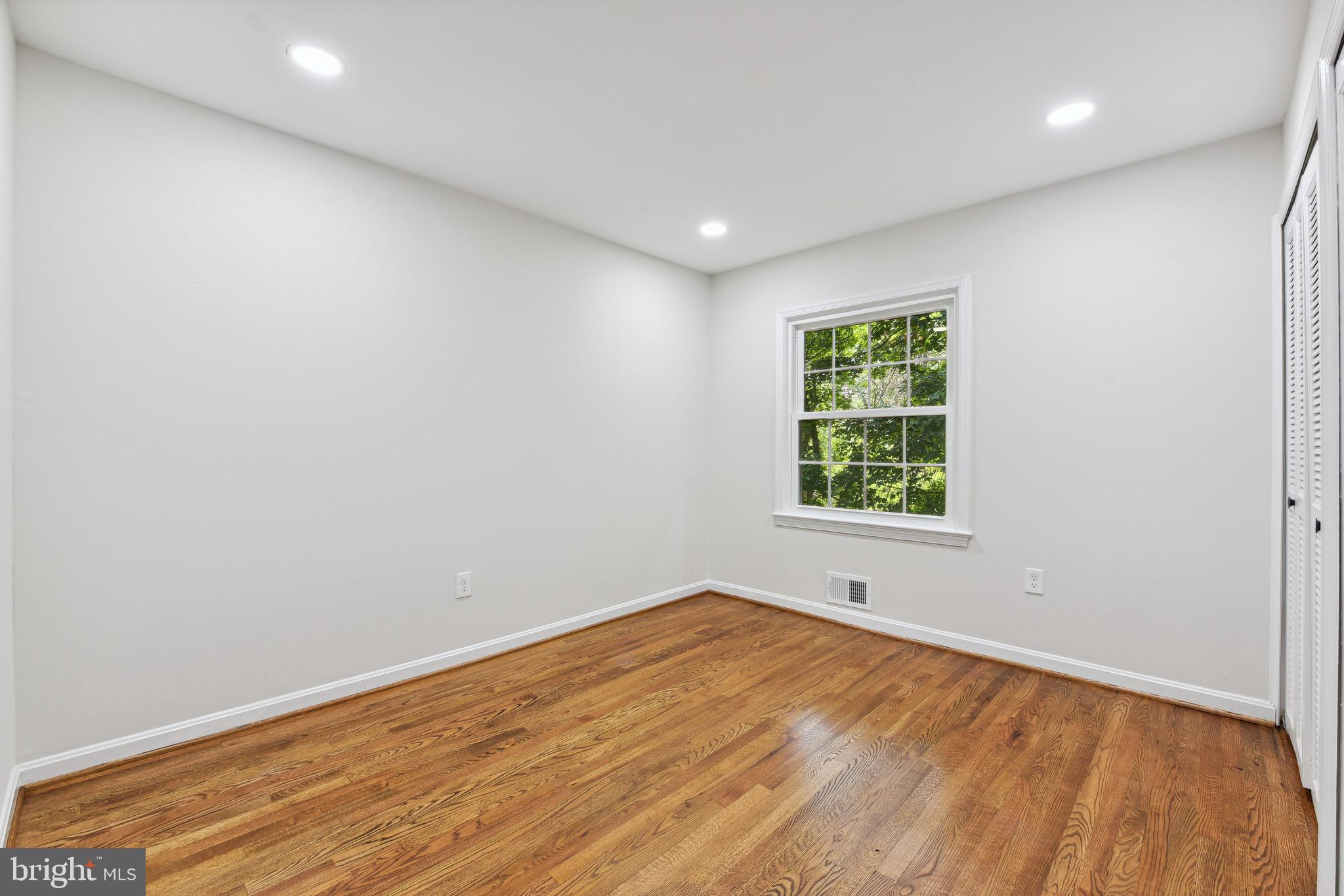 6645 McLean Drive McLean, VA 22101 - Photo 19 of 37 Bethroom