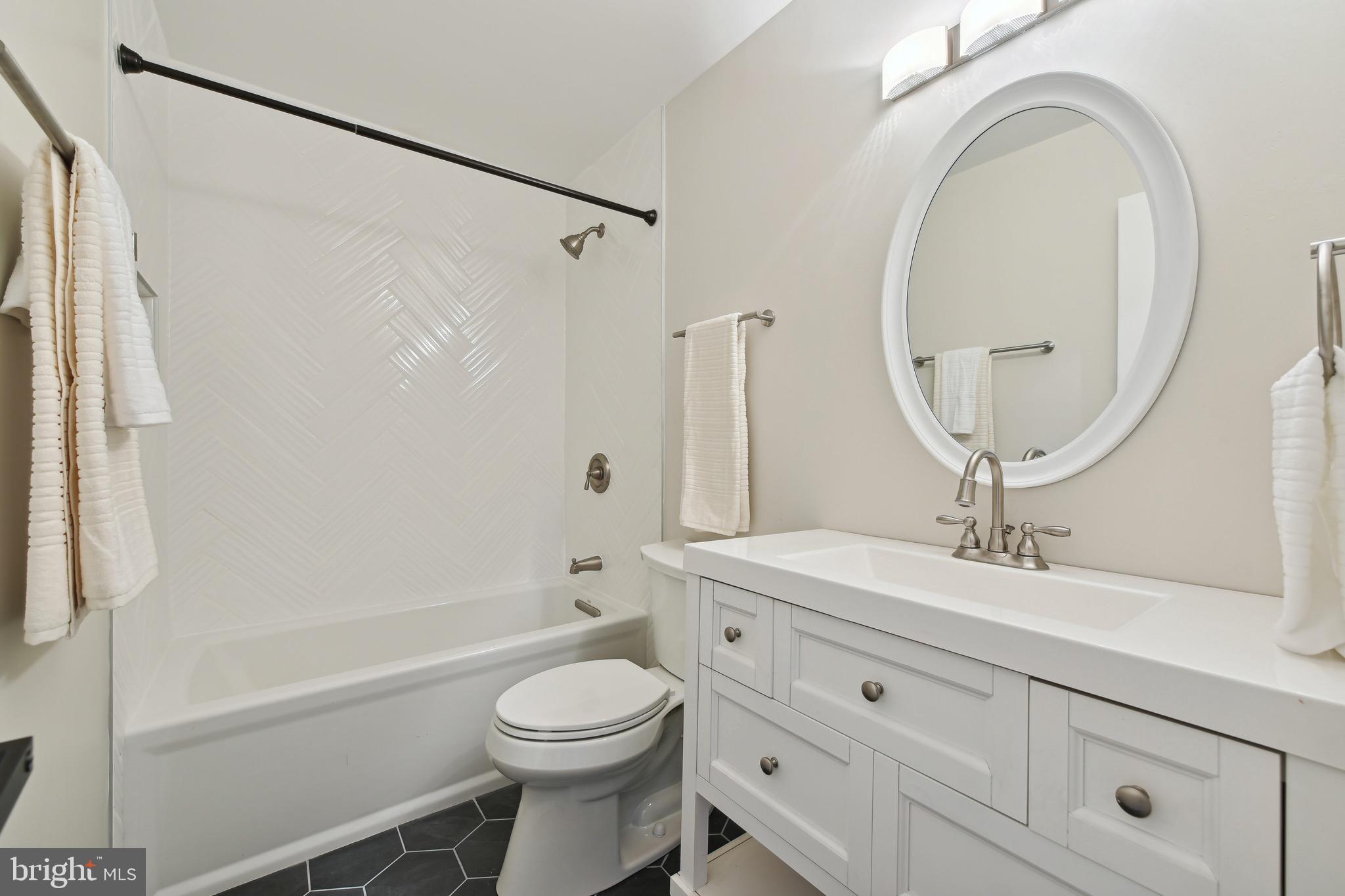 6645 McLean Drive McLean, VA 22101 - Photo 20 of 37 Hall Bathroom