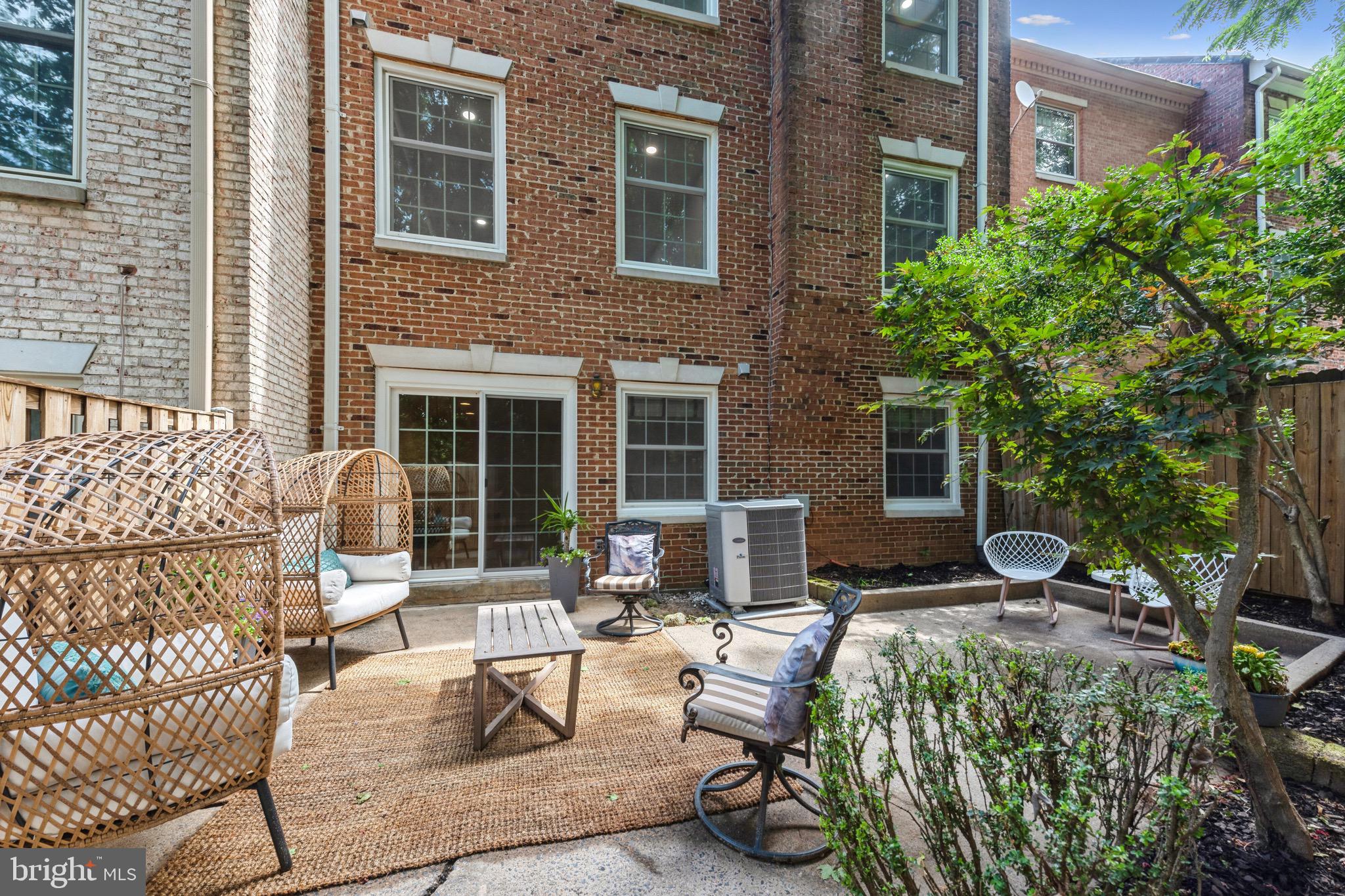 6645 McLean Drive McLean, VA 22101 - Photo 30 of 37 Back patio