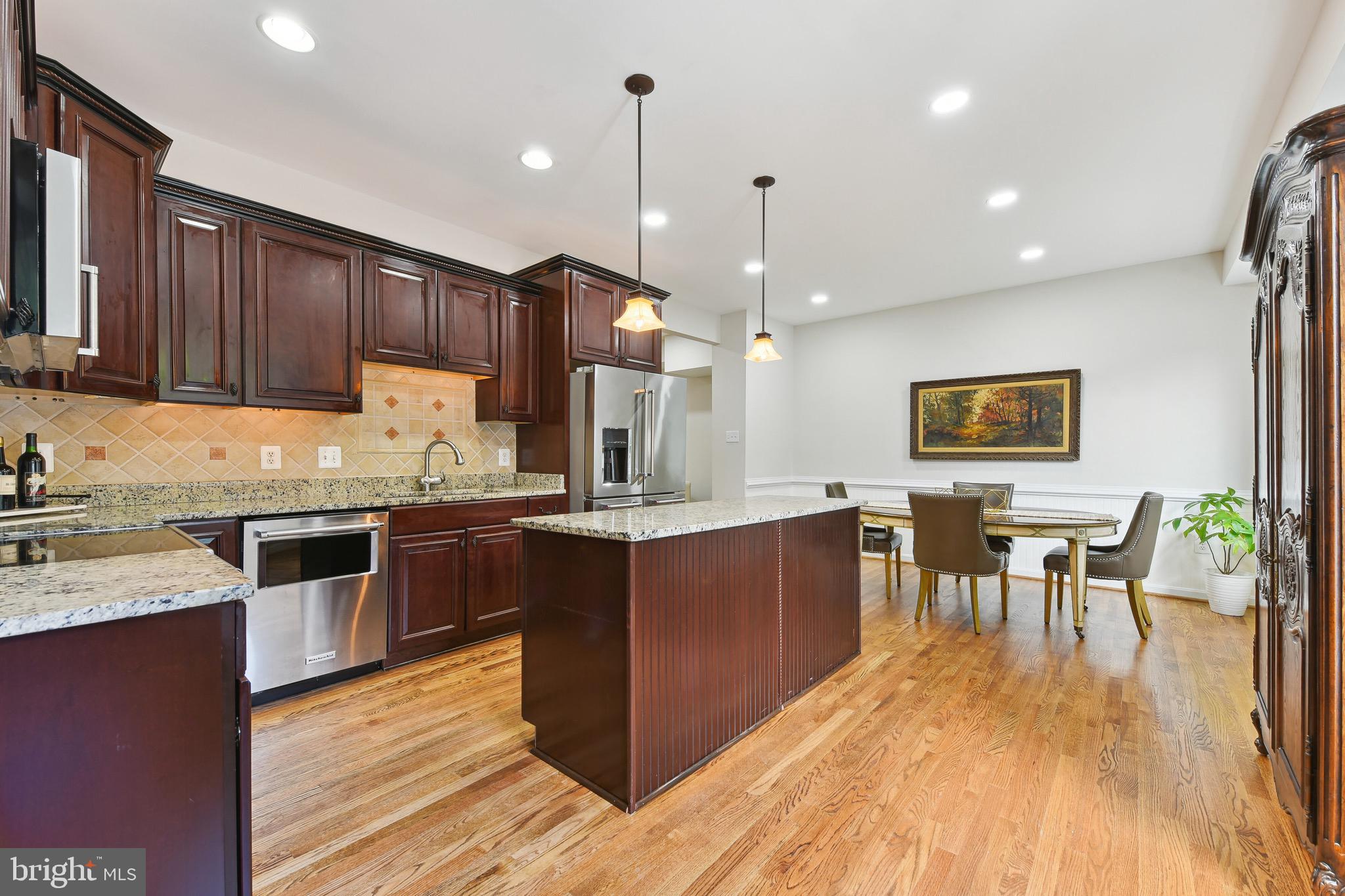 6645 McLean Drive McLean, VA 22101 - Photo 3 of 37 Open kitchen