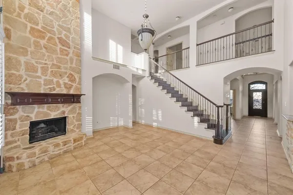 a view of a livingroom with a ceiling fan & windows