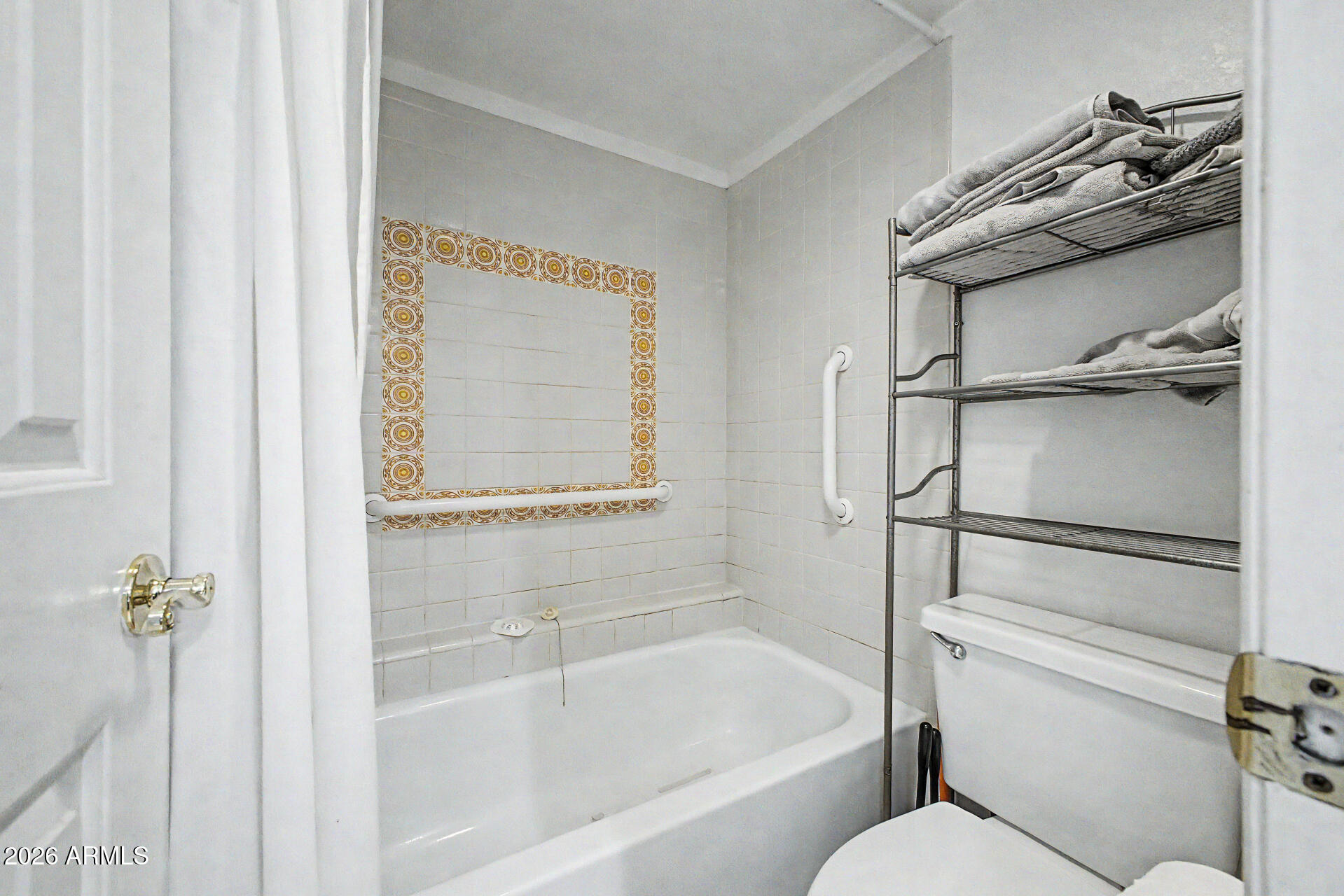 10410 North Cave Creek Road, Unit 1027 Phoenix, AZ 85020 - Photo 17 of 37 a bathroom with a tub and a shower
