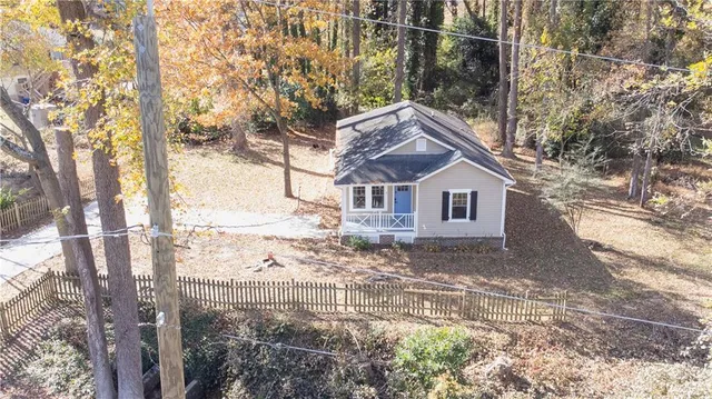 a view of a house with a yard