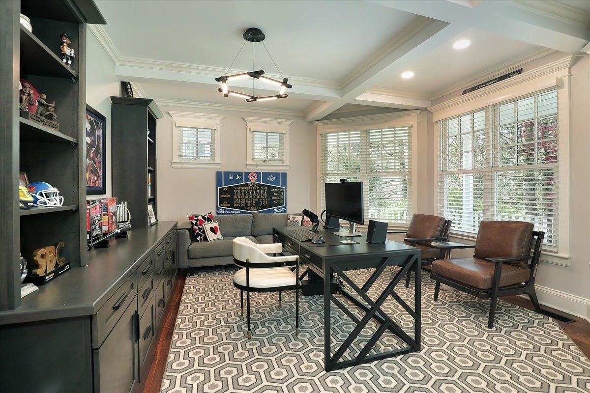 1423 Northwoods Road Deerfield, IL 60015 - Photo 15 of 39 a living room with furniture and a flat screen tv