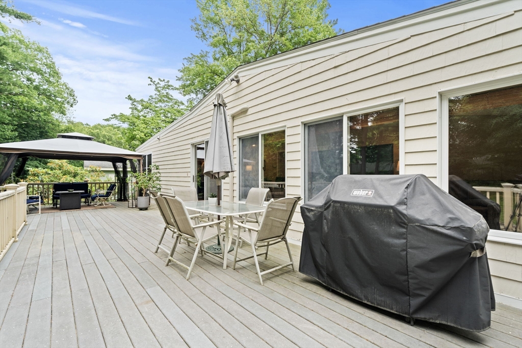 7 Trickett Road Lynnfield, MA 01940 - Photo 8 of 37
