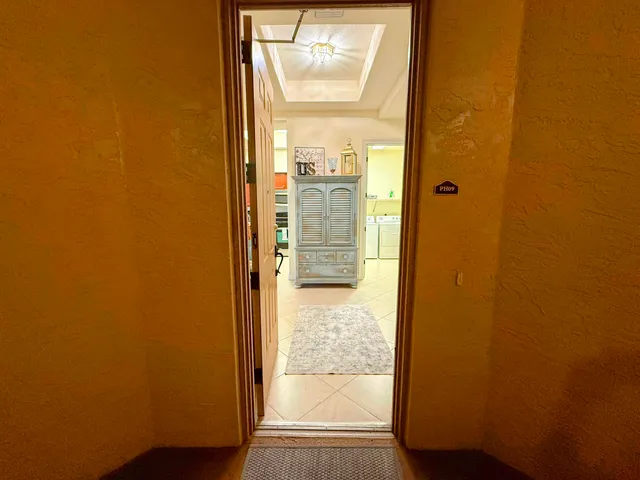 $3,200 | 20 Orange Avenue, Unit 9, Fort Pierce, FL 34950