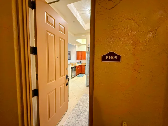 $3,200 | 20 Orange Avenue, Unit 9, Fort Pierce, FL 34950