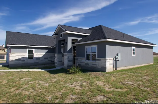 $430,000 | 113 Pine Valley Drive, La Vernia, TX 78121