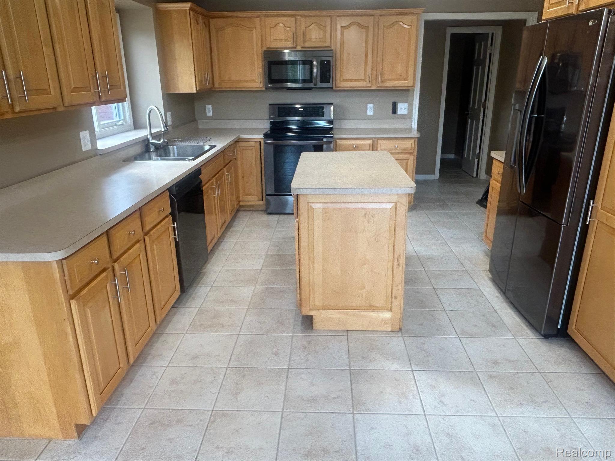 46710 West Ridge Drive Macomb, MI 48044 - Photo 2 of 46 Gallery Image 2