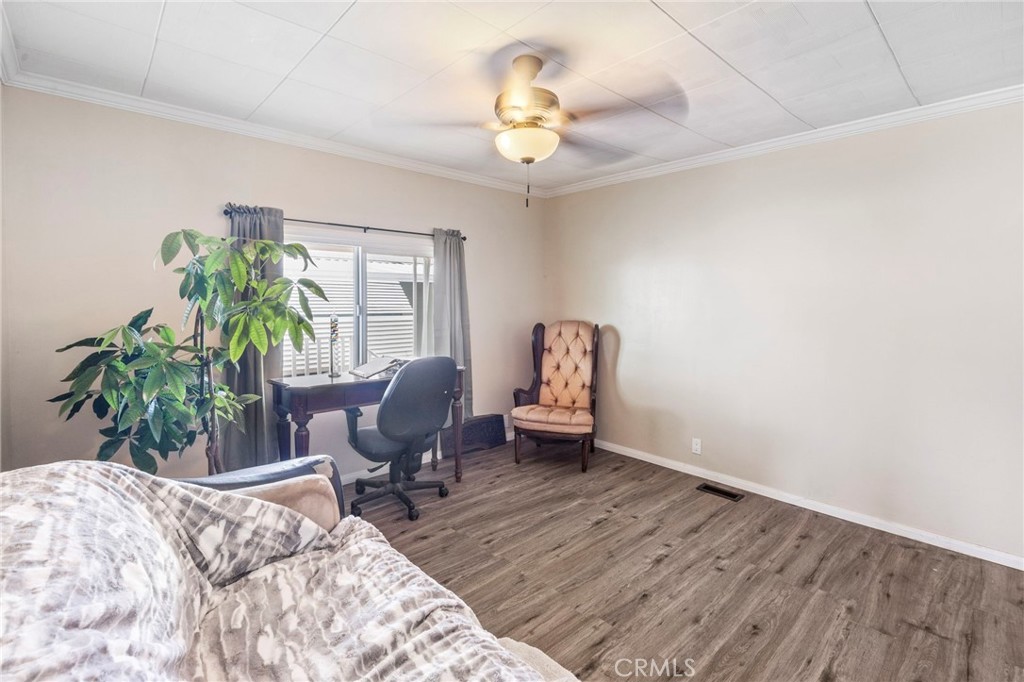 127 Brookside Lane Oceanside, CA 92056 - Photo 14 of 30 a workspace with furniture and a potted plant