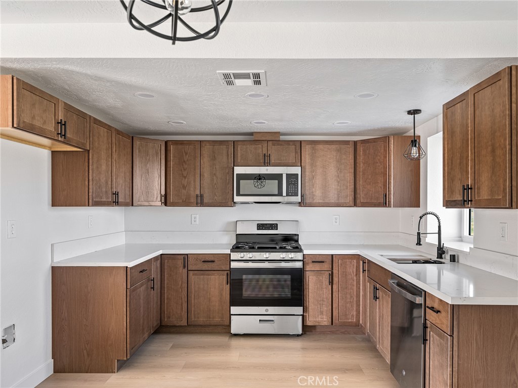 16548 Quinnault Road Apple Valley, CA 92307 - Photo 11 of 38