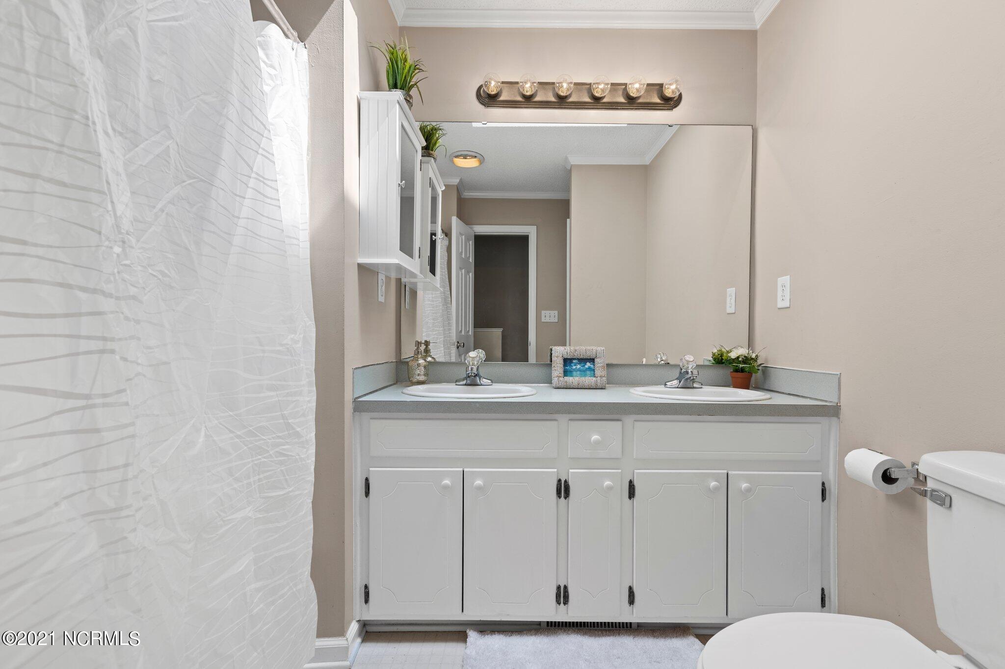1025 Spring Forest Road, Unit E9 Greenville, NC 27834 - Photo 16 of 23 17-web-or-mls-IMGL7098