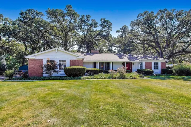 $435,000 | 1121 Forest Drive, Elgin, IL 60123