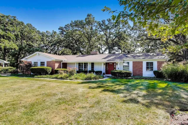 $435,000 | 1121 Forest Drive, Elgin, IL 60123