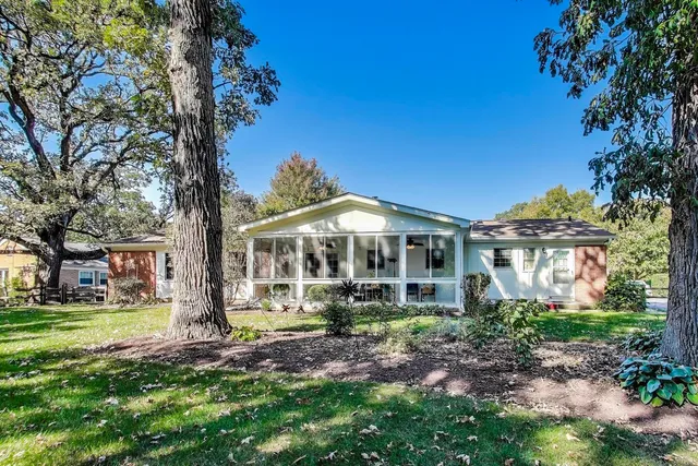 $435,000 | 1121 Forest Drive, Elgin, IL 60123