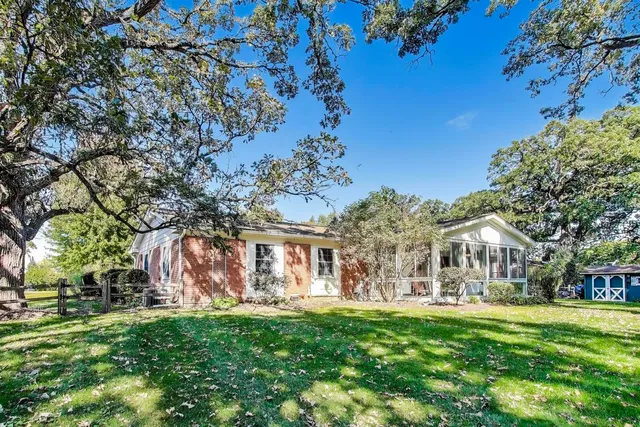 $435,000 | 1121 Forest Drive, Elgin, IL 60123