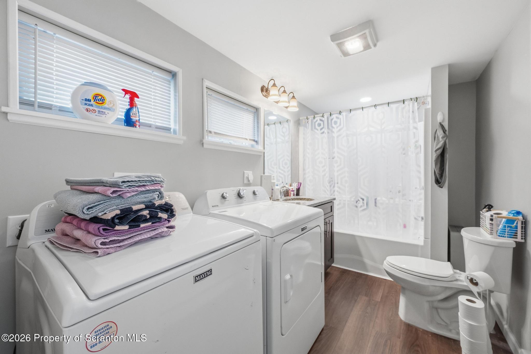 843 Spring Street Avoca, PA 18641 - Photo 34 of 44 Full Bathroom