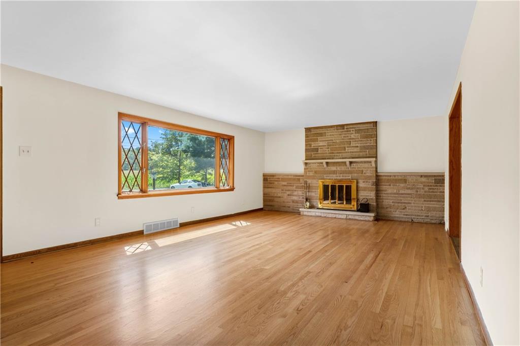 456 Brewster Road New Castle, PA 16102 - Photo 3 of 14 Gallery Image 3