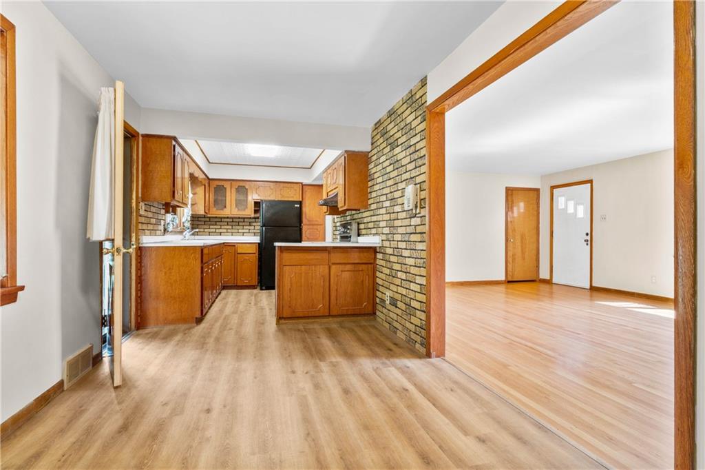 456 Brewster Road New Castle, PA 16102 - Photo 4 of 14 Gallery Image 4