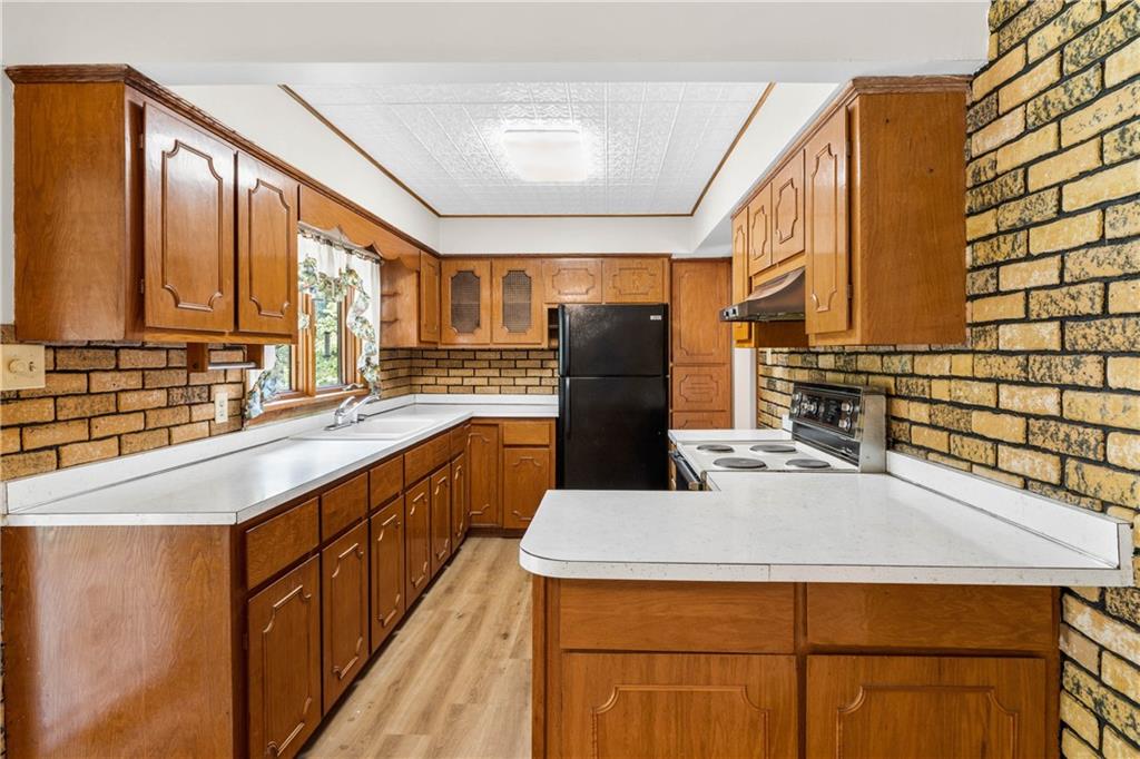 456 Brewster Road New Castle, PA 16102 - Photo 5 of 14 Gallery Image 5