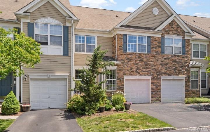 5 Case Court Monroe, NY 10950 - Photo 2 of 35 front view of a house and an trees