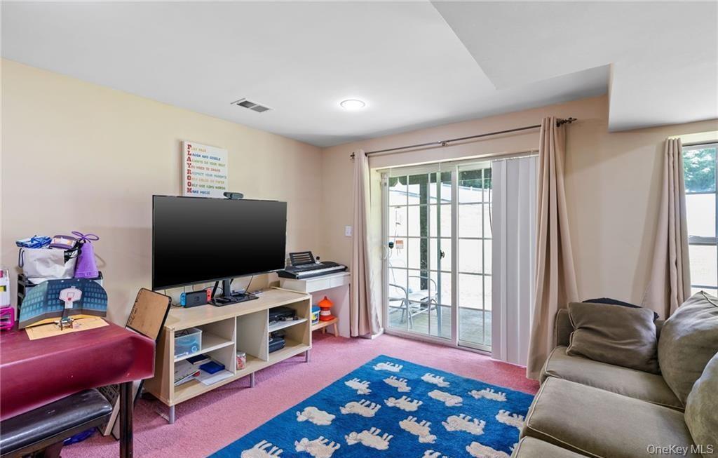 5 Case Court Monroe, NY 10950 - Photo 22 of 35 a bedroom with a workspace