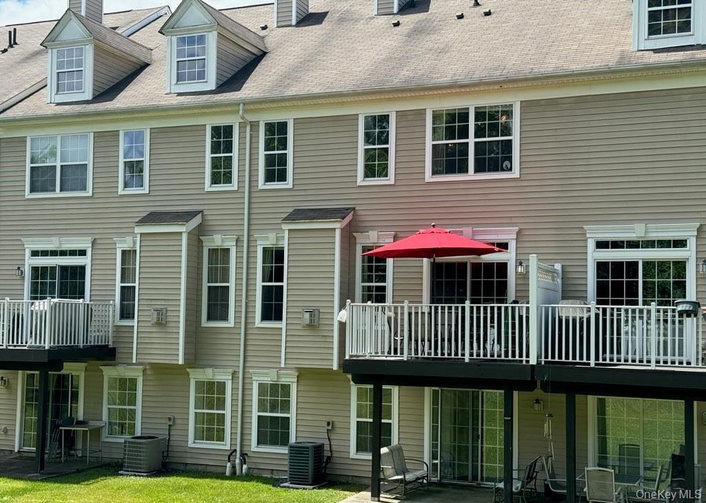 5 Case Court Monroe, NY 10950 - Photo 26 of 35 a front view of a house with a garden