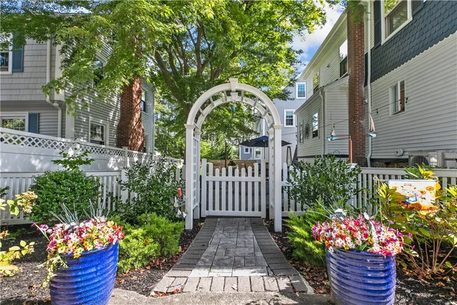 $2,500,000 | 8 Champlin Street, Newport, RI 02840