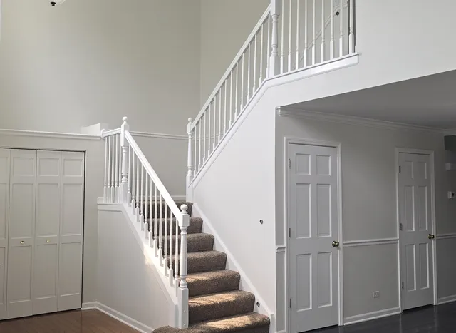 $2,800 | 1433 Deer Creek Lane, Lake In The Hills, IL 60156