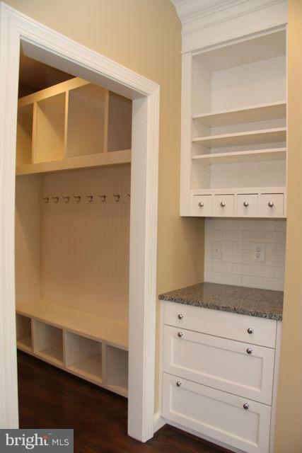 8225 Custer Road Bethesda, MD 20817 - Photo 11 of 11 Interior (General)