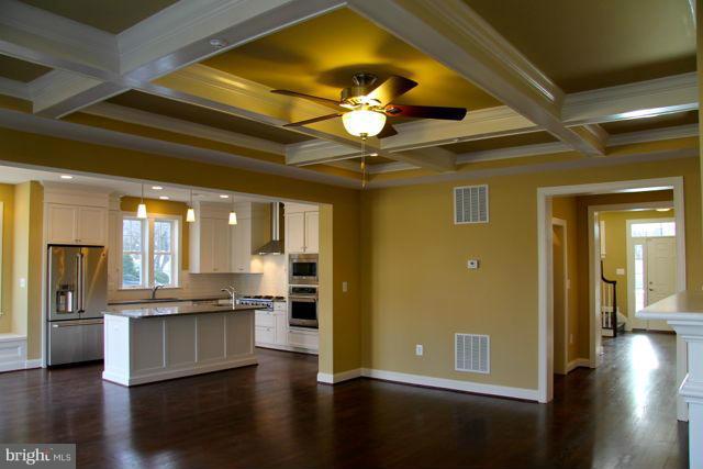 8225 Custer Road Bethesda, MD 20817 - Photo 7 of 11 Interior (General)