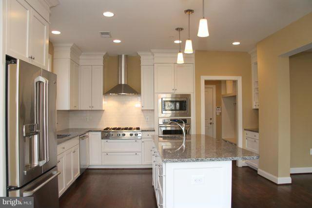 8225 Custer Road Bethesda, MD 20817 - Photo 8 of 11 Kitchen