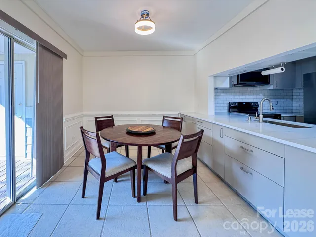 $2,000 | 19901 Henderson Road, Unit M, Cornelius, NC 28031