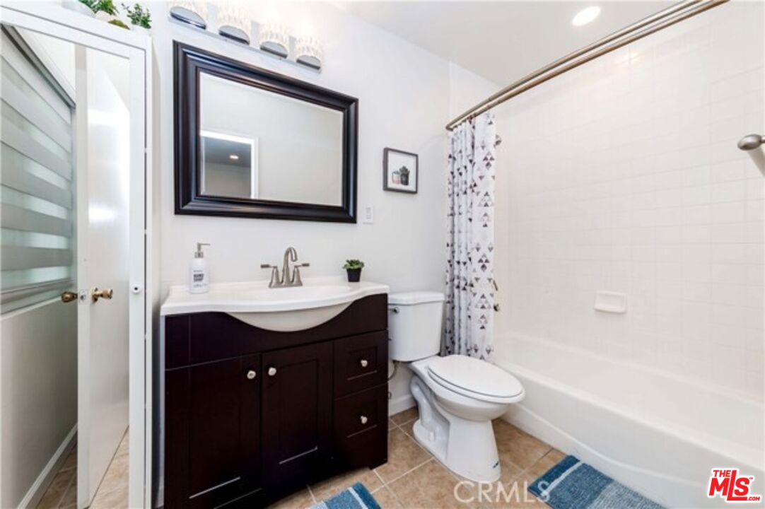 1238 South Muirfield Road Los Angeles, CA 90019 - Photo 13 of 20