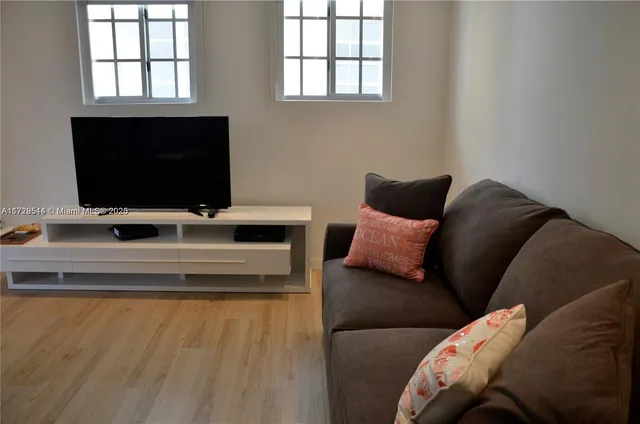 $279,000 | 700 16th Street, Unit 201, Miami Beach, FL 33139