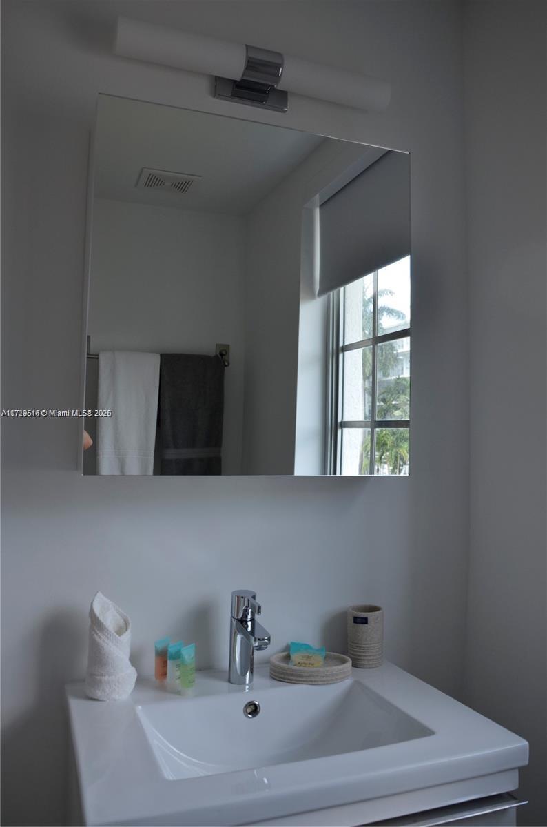 700 16th Street, Unit 201 Miami Beach, FL 33139 - Photo 10 of 21