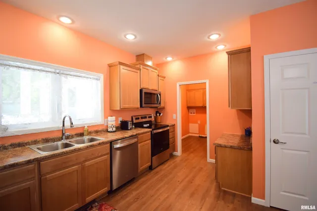 $349,000 | 18562 East Hill Street, Mount Vernon, IL 62864